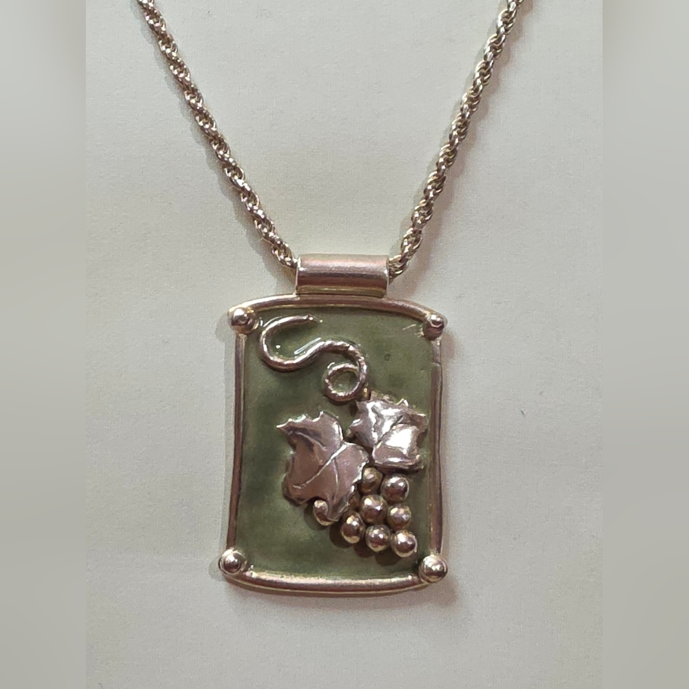 STERLING SILVER 925 GRAPE PENDANT AND DIAMOND CUT ROPE CHAIN 20 IN 18.22 Grams